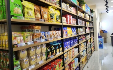 假期怎么过?在卡塔利亚进口零食超市中释放压力